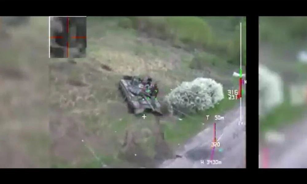 Η στιγμή που drone καμικάζι ανατινάζει Ρώσους που έπιναν αλκοόλ πάνω σε τανκ
